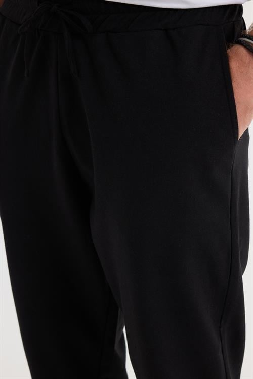 Erkek Regular Fit Klasik Kesim Beli Bağcıklı Jogger Cepli Lastikli Paça Siyah Eşofman Altı