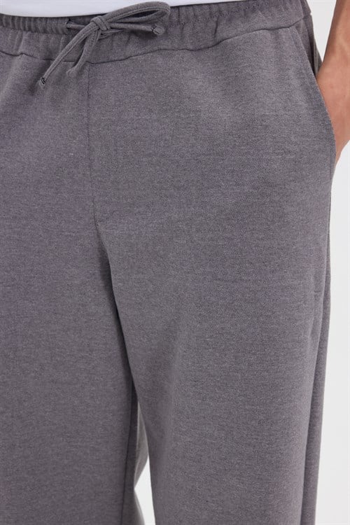Erkek Gri Pamuklu Baggy Fit Rahat Kesim Beli Bağcıklı Yan Cepli Örme Eşofman Altı