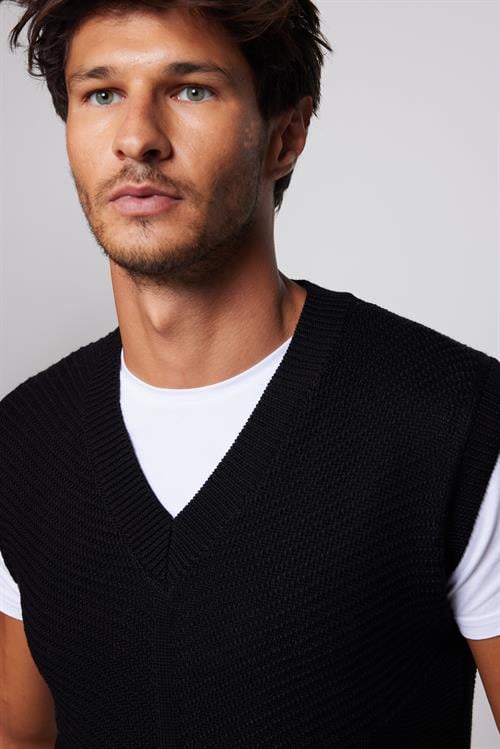 Erkek Slim Fit V Yaka Kendinden Desenli Siyah Süveter