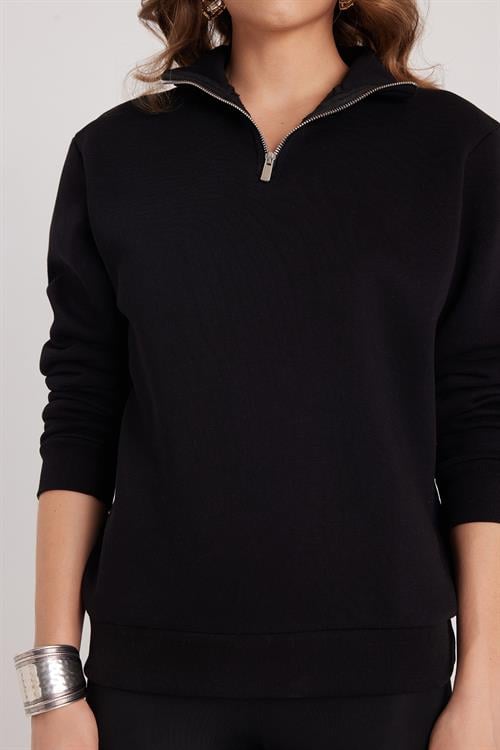 Kadın Relax Fit Rahat Kesim Pamuklu İçi Polarlı Yarım Fermuarlı Siyah Dik Yaka Sweatshirt