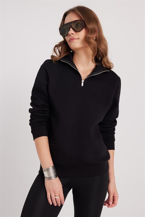 Kadın Relax Fit Rahat Kesim Pamuklu İçi Polarlı Yarım Fermuarlı Siyah Dik Yaka Sweatshirt