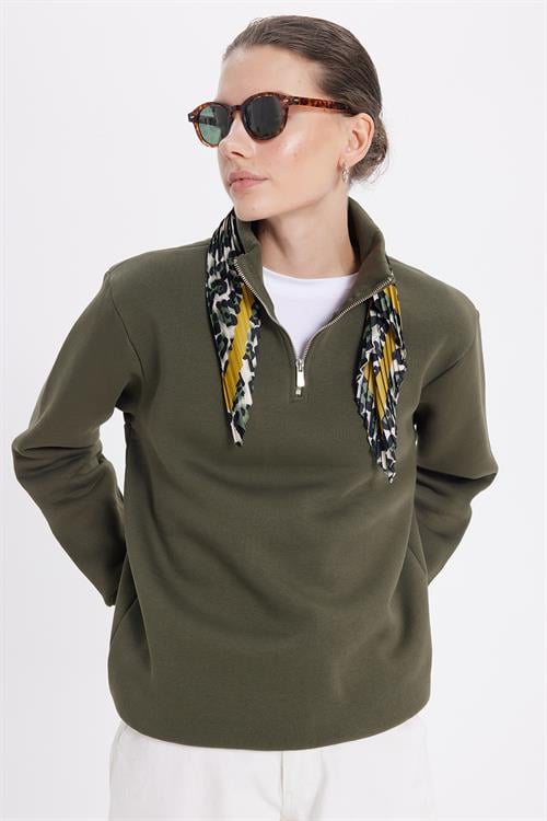 Kadın Relax Fit Rahat Kesim Pamuklu İçi Polarlı Yarım Fermuarlı Yeşil Dik Yaka Sweatshirt
