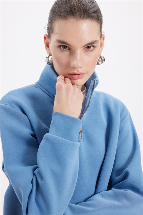 Kadın Relax Fit Rahat Kesim Pamuklu İçi Polarlı Yarım Fermuarlı Mavi Dik Yaka Sweatshirt