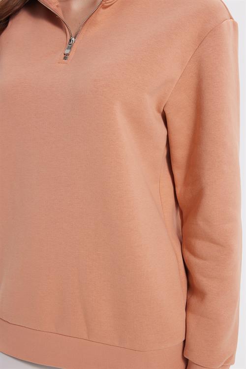 Kadın Relax Fit Rahat Kesim Pamuklu İçi Polarlı Yarım Fermuarlı Yavruağzı Dik Yaka Sweatshirt