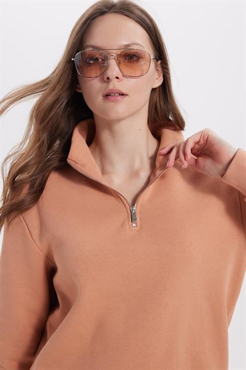 Kadın Relax Fit Rahat Kesim Pamuklu İçi Polarlı Yarım Fermuarlı Yavruağzı Dik Yaka Sweatshirt