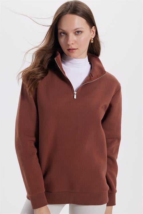 Kadın Relax Fit Rahat Kesim Pamuklu İçi Polarlı Yarım Fermuarlı Kahverengi Dik Yaka Sweatshirt