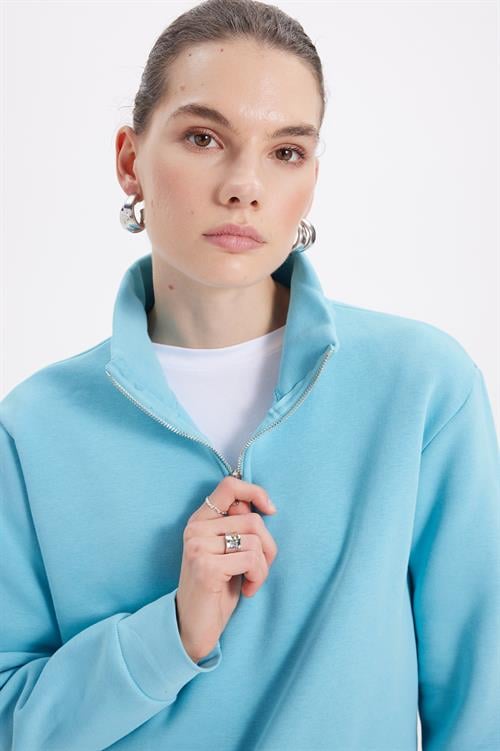 Kadın Relax Fit Rahat Kesim Pamuklu İçi Polarlı Yarım Fermuarlı Turkuaz Dik Yaka Sweatshirt