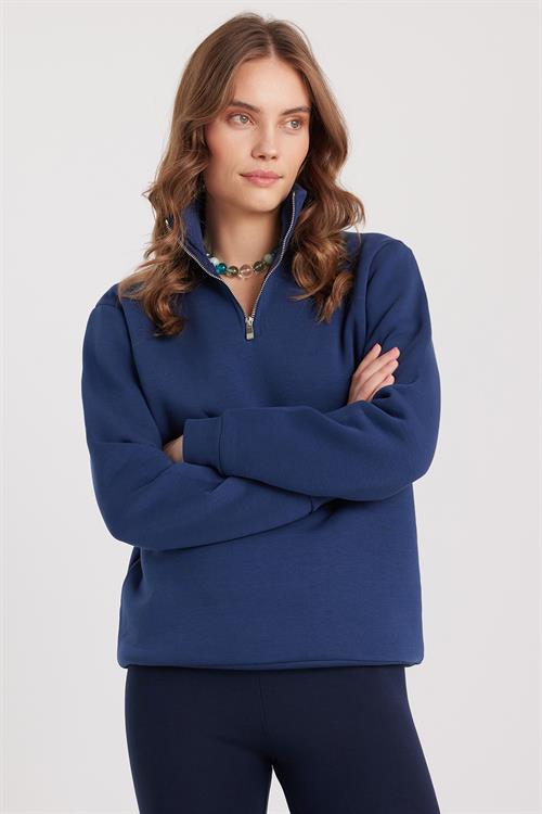 Kadın Relax Fit Rahat Kesim Pamuklu İçi Polarlı Yarım Fermuarlı Lacivert Dik Yaka Sweatshirt
