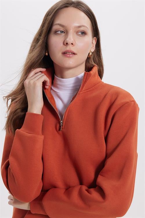 Kadın Relax Fit Rahat Kesim Pamuklu İçi Polarlı Yarım Fermuarlı Kiremit Dik Yaka Sweatshirt