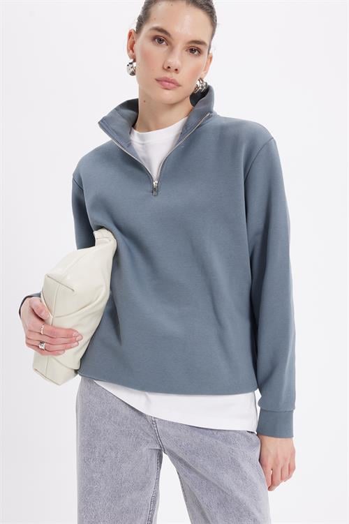 Kadın Relax Fit Rahat Kesim Pamuklu İçi Polarlı Yarım Fermuarlı Gri Dik Yaka Sweatshirt