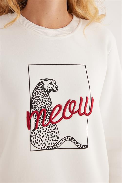 Kadın Regular Fit Klasik Kesim %100 Pamuk Baskılı Bisiklet Yaka Beyaz Sweatshirt