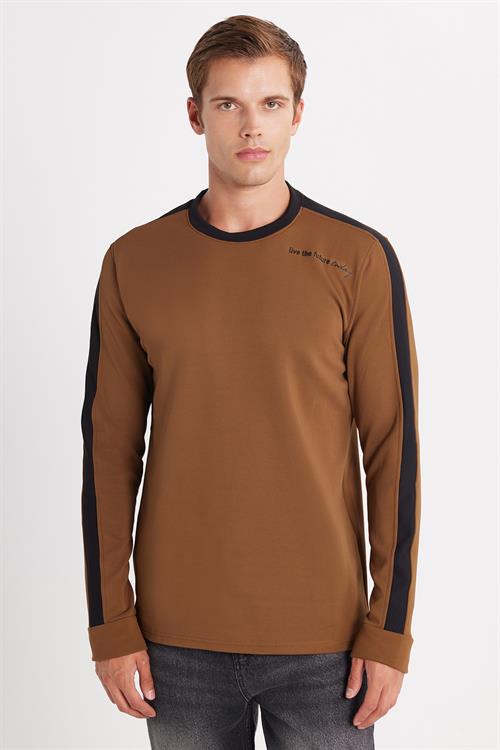 Erkek Standart Fit Pamuklu Jakarlı Bisiklet Yaka Baskılı Kahverengi Sweatshirt