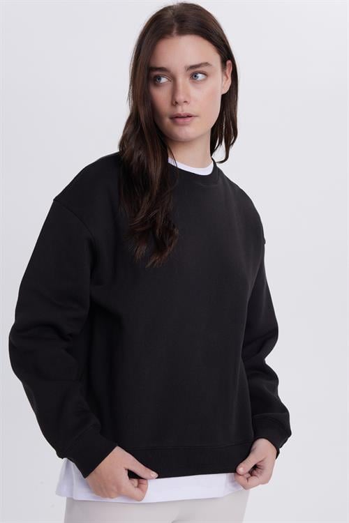Kadın Oversize Geniş Kesim Pamuklu Bisiklet Yaka Siyah Sweatshirt