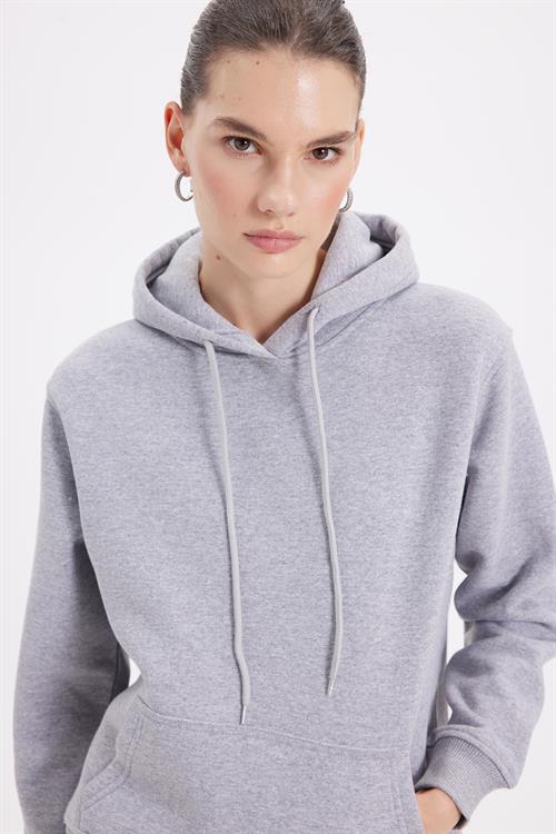 Kadın Relax Fit Rahat Kesim Pamuklu Kapüşonlu Kanguru Cepli Gri Sweatshirt
