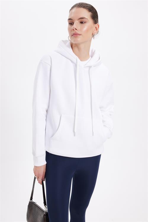 Kadın Oversize Geniş Kesim Pamuklu Yumuşak Dokulu İçi Polarlı Basic Beyaz Kapüşonlu Sweatshirt