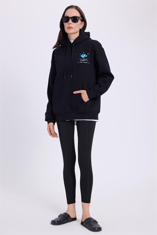 Kadın Oversize Geniş Kesim Pamuklu Yumuşak Dokulu İçi Polarlı Baskılı Siyah Kapüşonlu Sweatshirt