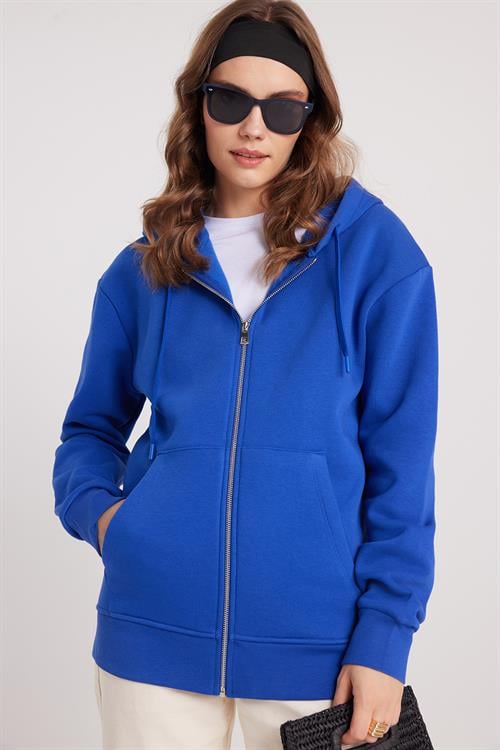 Kadın Relax Fit Rahat Kesim Pamuklu İçi Polarlı Çift Cepli Fermuarlı Sax Mavi Kapüşonlu Sweatshirt