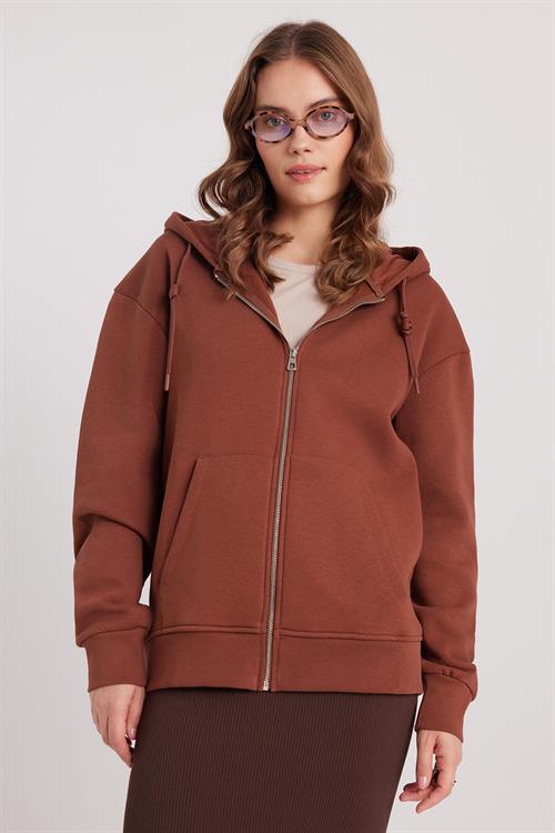 Kadın Relax Fit Rahat Kesim Pamuklu İçi Polarlı Çift Cepli Fermuarlı Kahverengi Kapüşonlu Sweatshirt