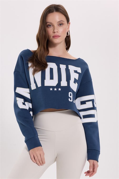 Kadın Oversize Geniş Kesim Kayık Yaka Baskılı İndigo Crop Sweatshirt