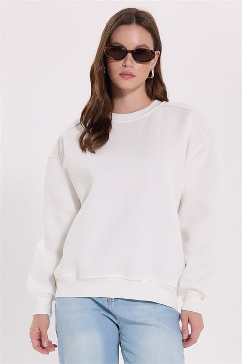 Kadın Relax Fit Rahat Kesim Pamuklu Bisiklet Yaka Şardonlu Beyaz Sweatshirt