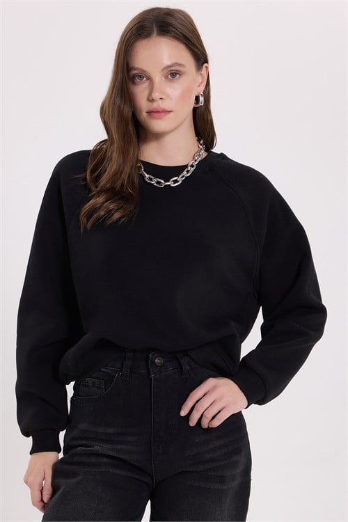 Kadın Regular Fit Klasik Kesim Reglan Kol Pamuklu Bisiklet Yaka Şardonlu Siyah Sweatshirt