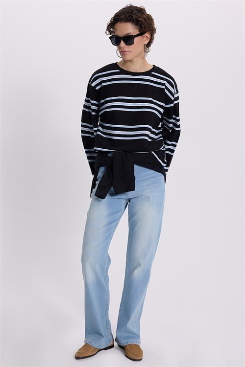 Kadın Oversize Geniş Kesim %100 Pamuk 3 İplik Mavi Çizgili Geniş Kol Siyah Bisiklet Yaka Sweatshirt