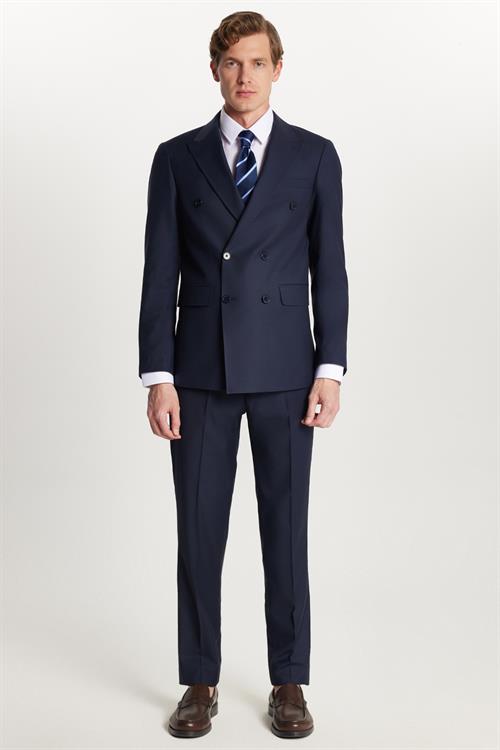 Erkek Slim Fit Lacivert Esnek Likralı Kumaş Sivri Yaka Kapaklı Cepli Kruvaze Takım Elbise
