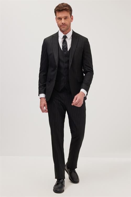 Erkek Slim Fit Siyah Esnek Likralı Kumaş Sivri Yaka Yelekli Takım Elbise