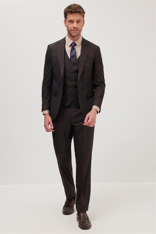 Erkek Slim Fit Kahverengi Esnek Likralı Kumaş Sivri Yaka Yelekli Takım Elbise