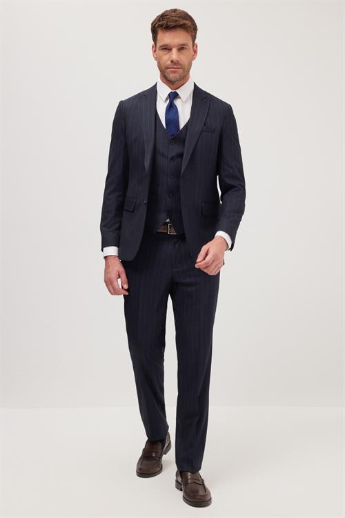 Erkek Slim Fit Lacivert Esnek Likralı Kumaş Sivri Yaka Yelekli Takım Elbise