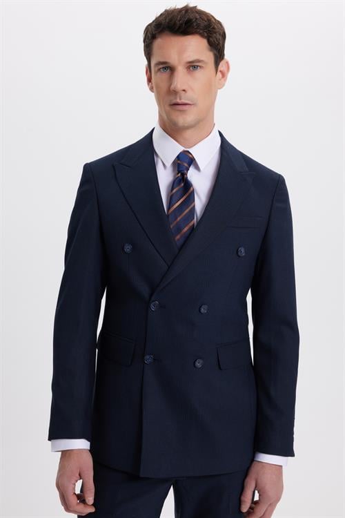 Erkek Slim Fit Sivri Yaka Çizgili Kapaklı Cepli Lacivert Takım Elbise