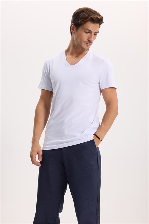 Erkek Slim Fit Dar Kesim Pamuklu Yumuşak Dokulu Likralı Esnek Kumaş Düz Basic Beyaz V Yaka Tişört