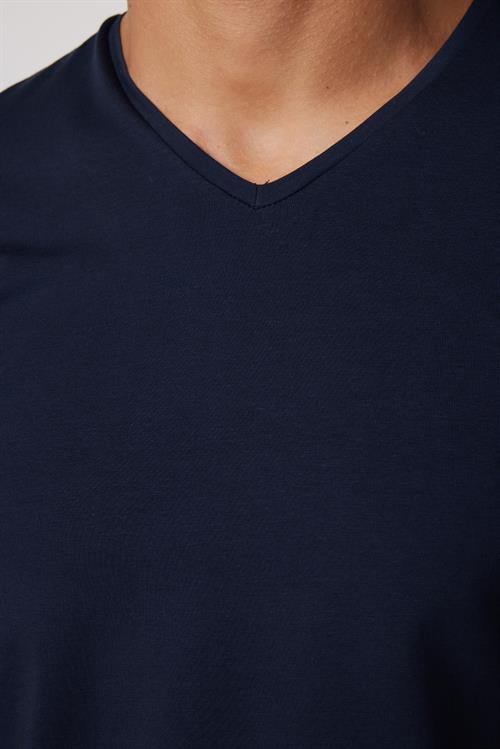 Erkek Slim Fit Dar Kesim Pamuklu Yumuşak Dokulu Likralı Esnek Kumaş Düz Basic Lacivert V Yaka Tişört