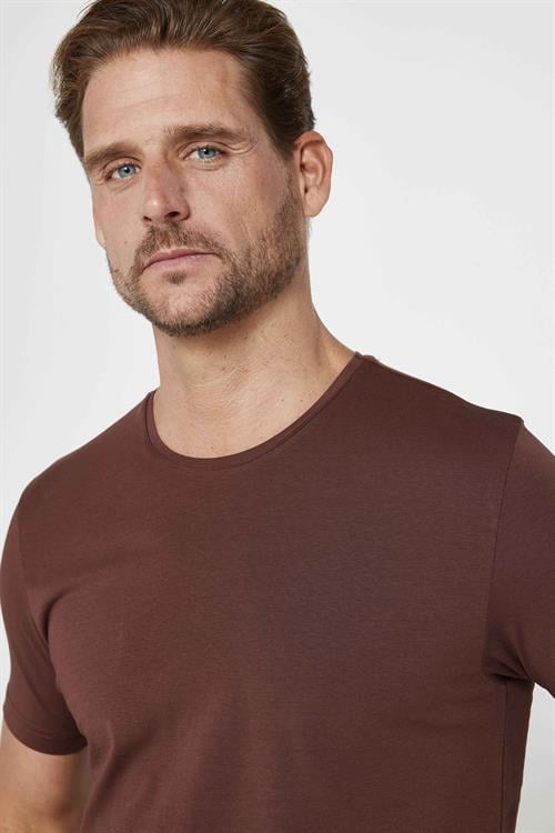 Erkek Slim Fit Dar Kesim Pamuklu Likralı Esnek Kumaş Basic Kahverengi Bisiklet Yaka Tişört
