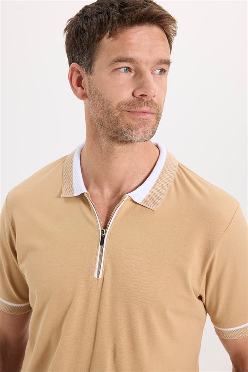 Erkek Slim Fit Dar Kesim %100 Pamuk Düz Pike Fermuarlı Kum Rengi Polo Yaka Tişört