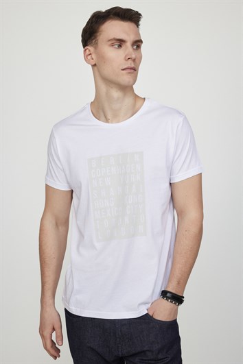 Erkek Slim Fit Dar Kesim %100 Pamuk Yumuşak Dokulu Baskılı Beyaz Bisiklet Yaka Tişört