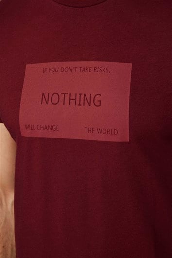 Erkek Slim Fit Dar Kesim %100 Pamuk Yumuşak Dokulu Baskılı Bordo Bisiklet Yaka Tişört