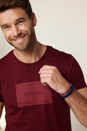 Erkek Slim Fit Dar Kesim %100 Pamuk Yumuşak Dokulu Baskılı Bordo Bisiklet Yaka Tişört