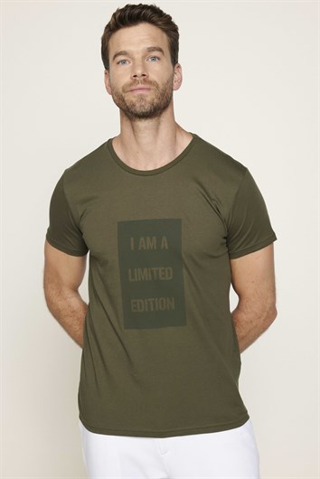 Erkek Slim Fit Dar Kesim %100 Pamuk Yumuşak Dokulu Baskılı Haki Bisiklet Yaka Tişört