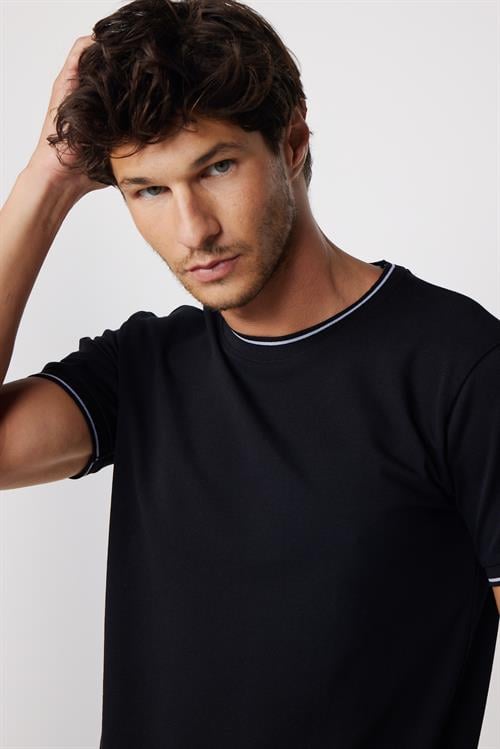Erkek Slim Fit Dar Kesim %100 Pamuk Düz Pike Siyah Bisiklet Yaka Tişört