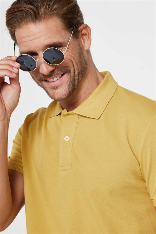 Erkek Slim Fit Dar Kesim %100 Pamuk Düz Pike Hardal Polo Yaka Tişört