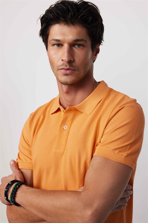 Erkek Slim Fit Dar Kesim %100 Pamuk Düz Pike Yavruağzı Renk Polo Yaka Tişört