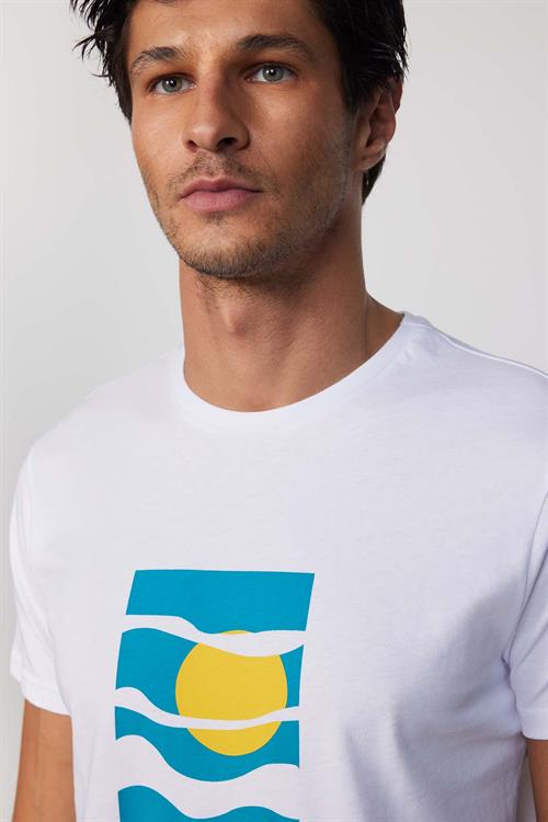 Erkek Slim Fit Dar Kesim %100 Pamuk Yumuşak Dokulu Baskılı Beyaz Bisiklet Yaka Tişört