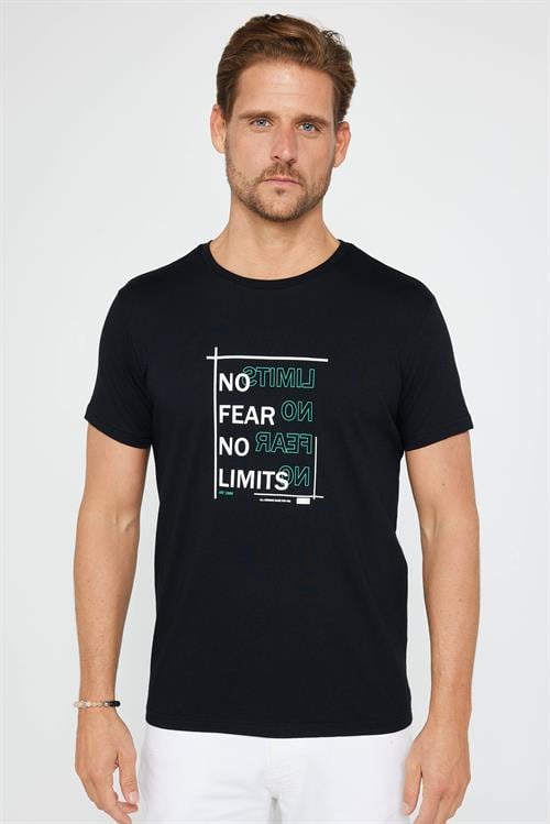Erkek Slim Fit Dar Kesim %100 Pamuk Yumuşak Dokulu Baskılı Siyah Bisiklet Yaka Tişört