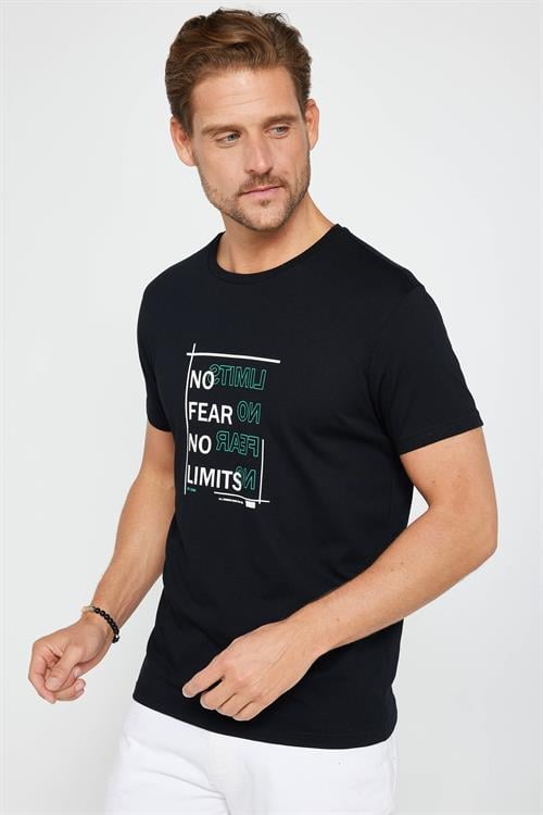 Erkek Slim Fit Dar Kesim %100 Pamuk Yumuşak Dokulu Baskılı Siyah Bisiklet Yaka Tişört