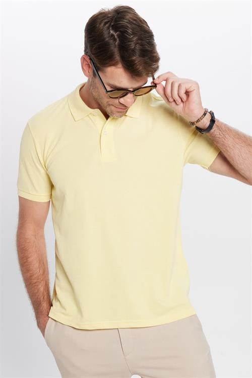 Erkek Slim Fit Dar Kesim Pamuklu Yumuşak Doku Nefes Alan Kumaş Kıvrılmaz Yaka Sarı Polo Yaka Tişört