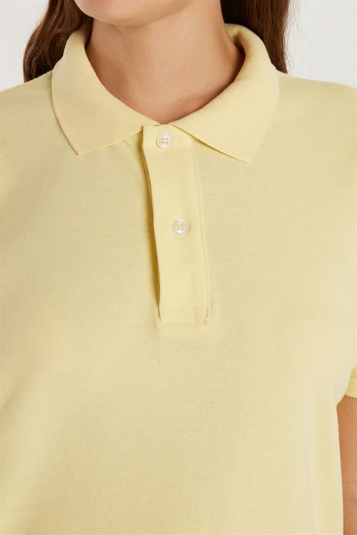 Erkek Slim Fit Dar Kesim Pamuklu Yumuşak Doku Nefes Alan Kumaş Kıvrılmaz Yaka Sarı Polo Yaka Tişört