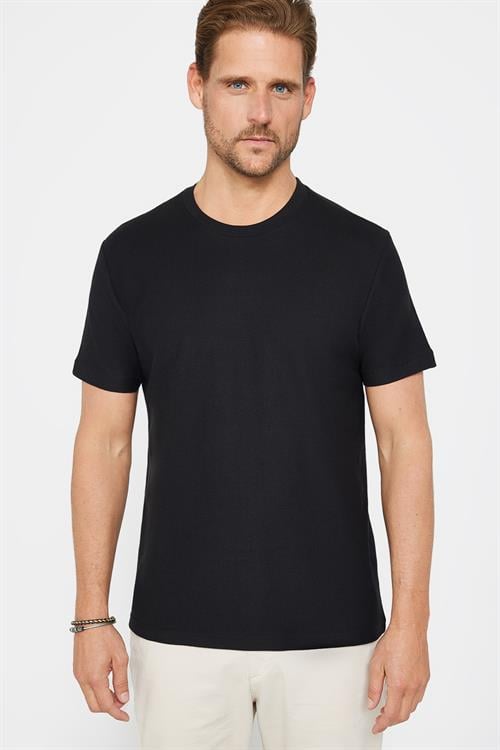 Erkek Slim Fit Dar Kesim %100 Pamuk Yumuşak Dokulu Desenli Siyah Bisiklet Yaka Tişört