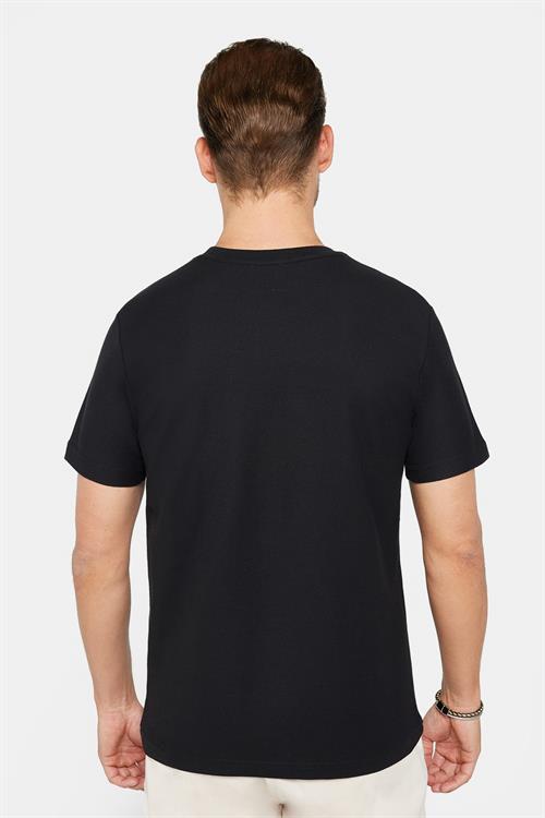 Erkek Slim Fit Dar Kesim %100 Pamuk Yumuşak Dokulu Desenli Siyah Bisiklet Yaka Tişört