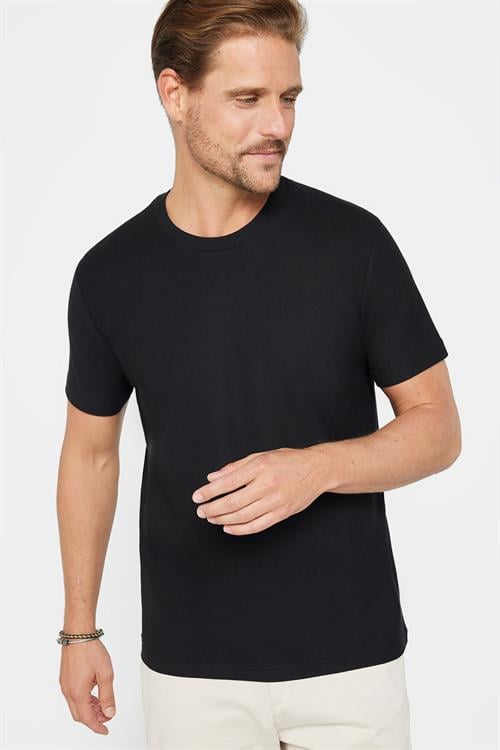 Erkek Slim Fit Dar Kesim %100 Pamuk Yumuşak Dokulu Desenli Siyah Bisiklet Yaka Tişört